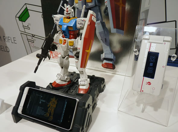 limited-edition-gundam-phone-softbank-japan-2